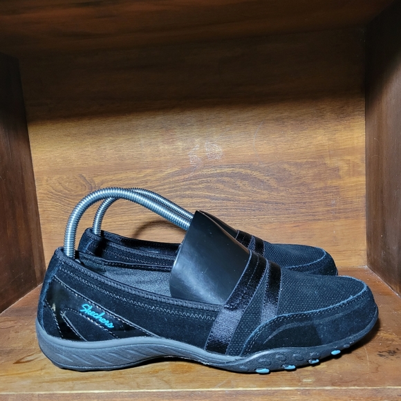 Skechers Relaxed Fit Memory Foam Slip on shoe - Picture 1 of 5